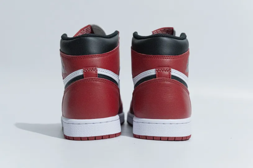 Air Jordan 1 Grey Black And White Retro High Chicago (2015) 555088-101