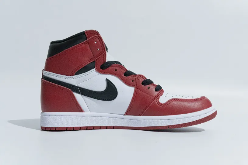 Air Jordan 1 Grey Black And White Retro High Chicago (2015) 555088-101