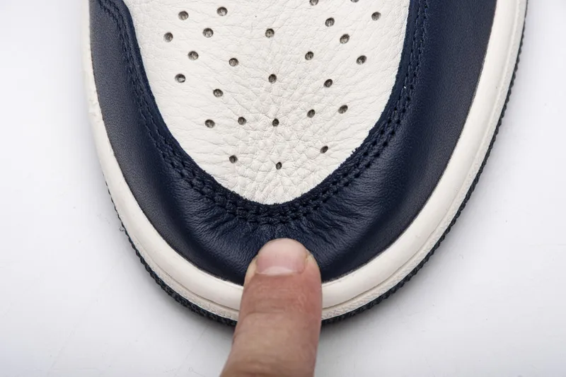 Air Jordan 1 Mid Black White Retro High Obsidian UNC 555088-140