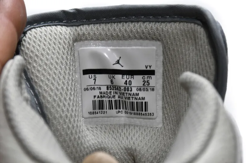 Air Jordan 1 Mid Triple Black Mid Light Bone 852542-003