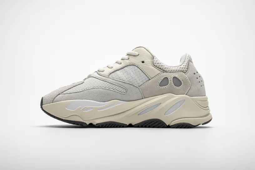 Yeezy Boost 700 Analog EG7596