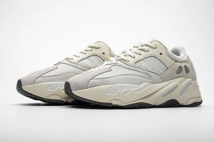 Yeezy Boost 700 Analog EG7596