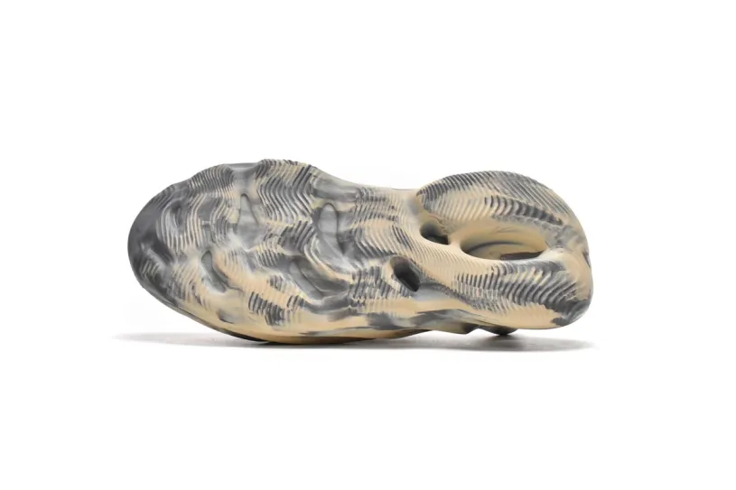 adidas Yeezy Foam Runner Youth Size 5 MXT Moon Grey GV7904