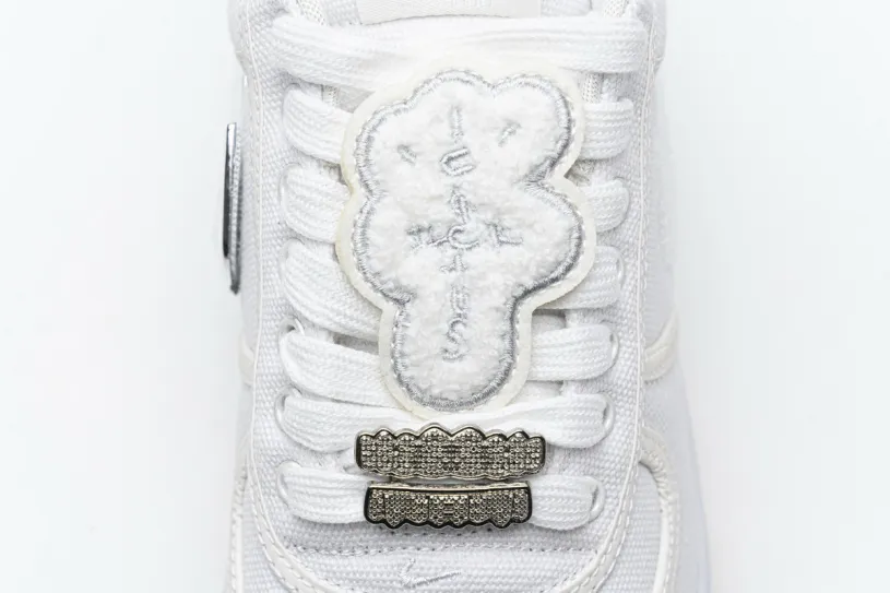 Travis Scott x Nike Air Force 1“White” AQ4211-100