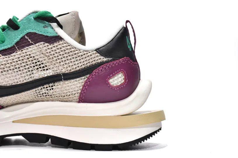 Sacai x Nike Pegasua Vaporfly String Black Villain Red DD3035-200