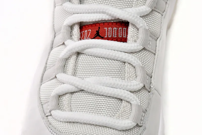 Air Jordan 11 Retro Low Es Decir 'Space Jam Retro Platinum Tint 378037-016