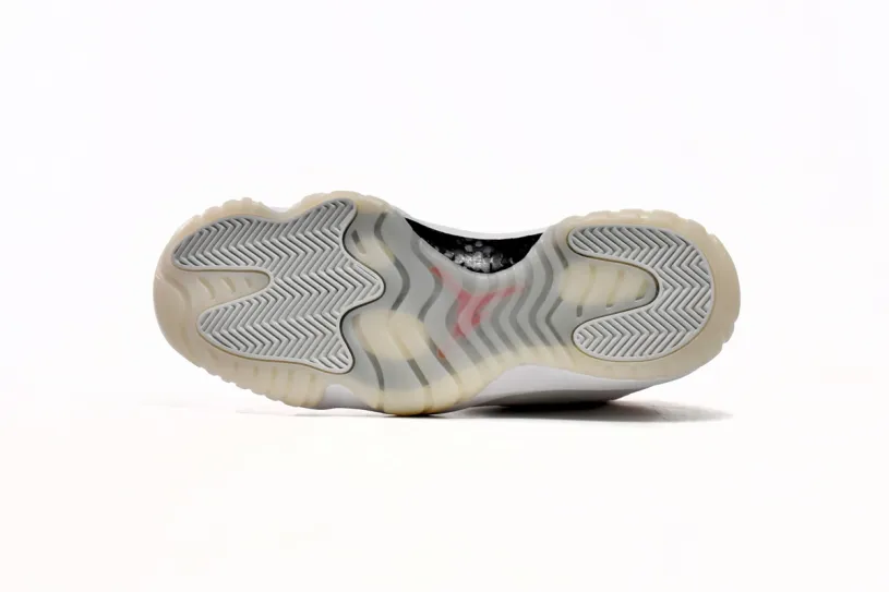 Air Jordan 11 Retro Low Es Decir 'Space Jam Retro Platinum Tint 378037-016