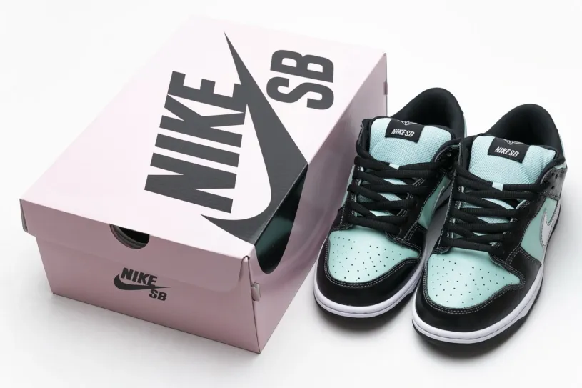 Nike Dunks White Red Black SB Low Diamond Supply Co. Aqua Blue 304292-402