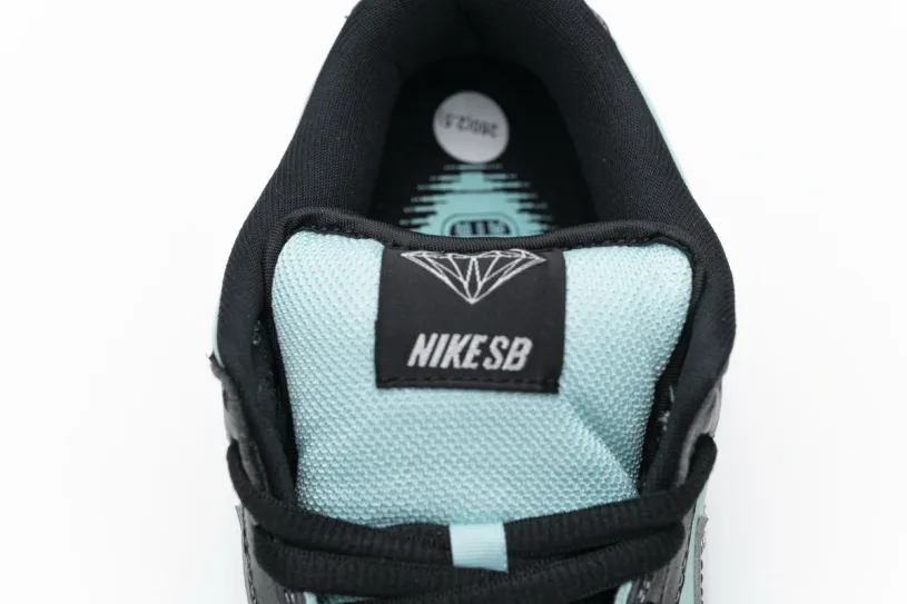 Nike Dunks White Red Black SB Low Diamond Supply Co. Aqua Blue 304292-402