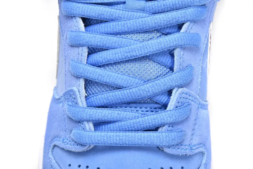 Nike SB Dunk Low Philadelphia Phillies DQ4040-400