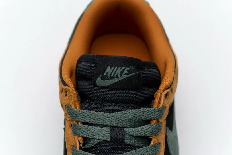 Silver Nike Dunks Low SP “Ceramic” DA1469-001