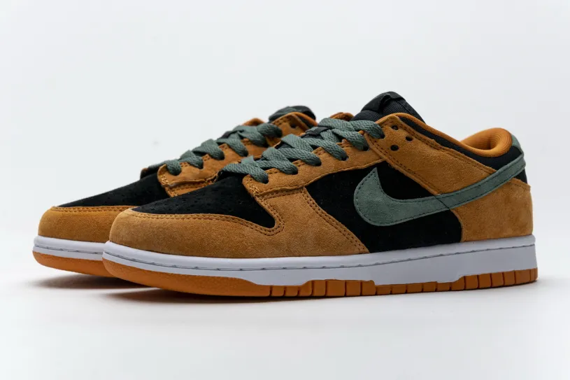 Silver Nike Dunks Low SP “Ceramic” DA1469-001