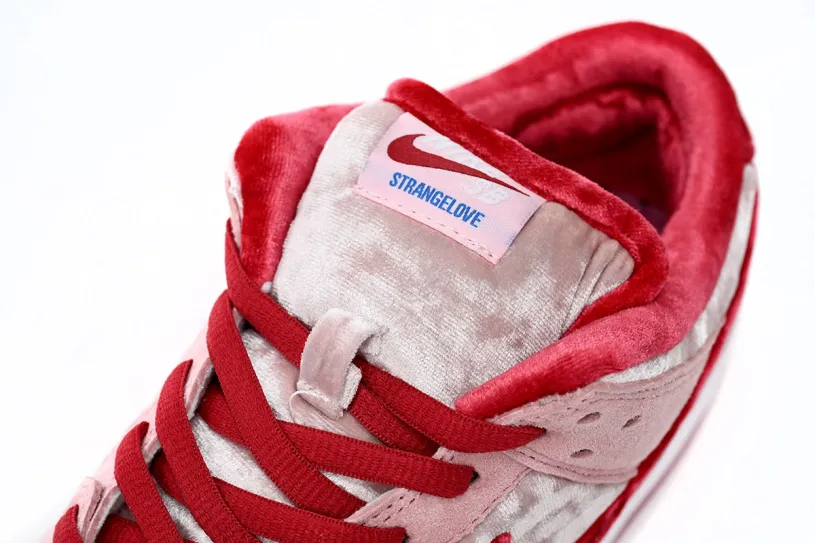 Dunk Low StrangeLove Skateboards (Special Box) CT2552-800