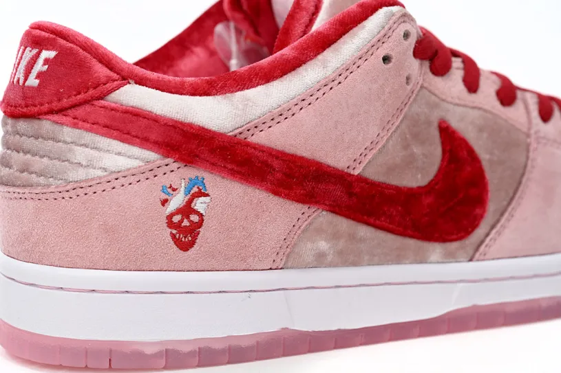Dunk Low StrangeLove Skateboards (Special Box) CT2552-800