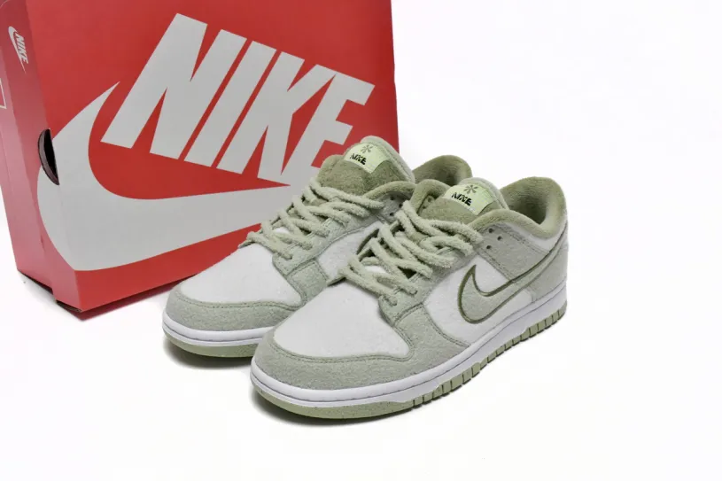 Dunk Low SE "Honeydew" DQ7579-300