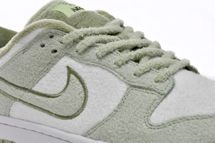 Dunk Low SE "Honeydew" DQ7579-300