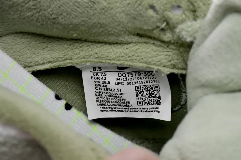 Dunk Low SE "Honeydew" DQ7579-300
