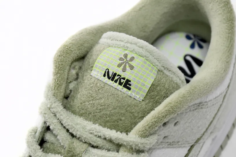 Dunk Low SE "Honeydew" DQ7579-300