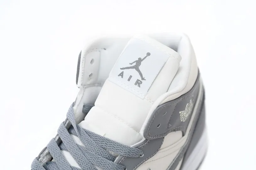 Air Jordan 1 Black White Blue White Soot BQ6472-115