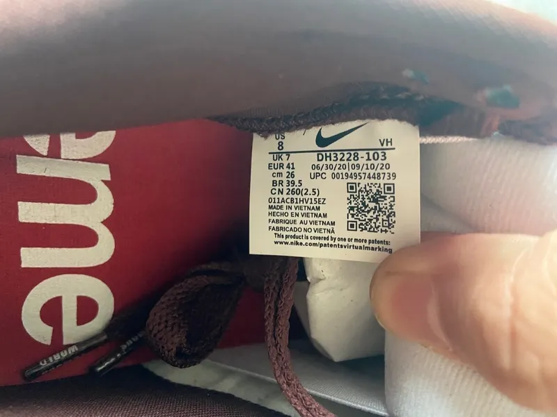 Supreme x Nike SB Dunk Low "Brown Stars” DH3228-103