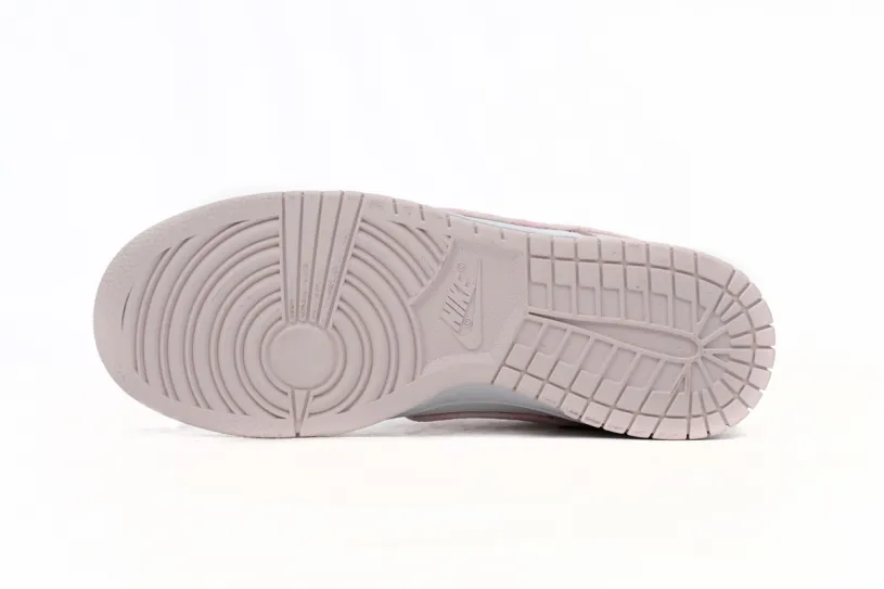 Nike Paris Dunks Low "Pink Paisley"  FD1449-100