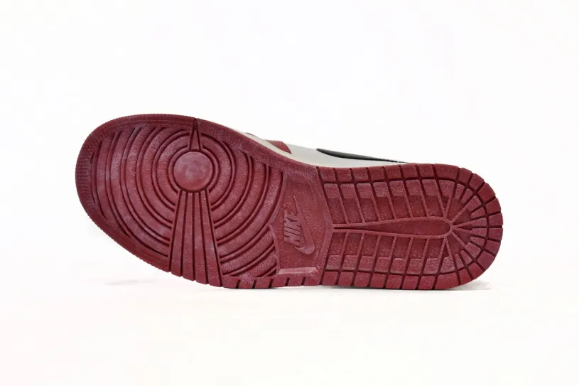 Air Jordan 1 Wolf Gray Retro High  Chicago Lost and Found  DZ5485-612