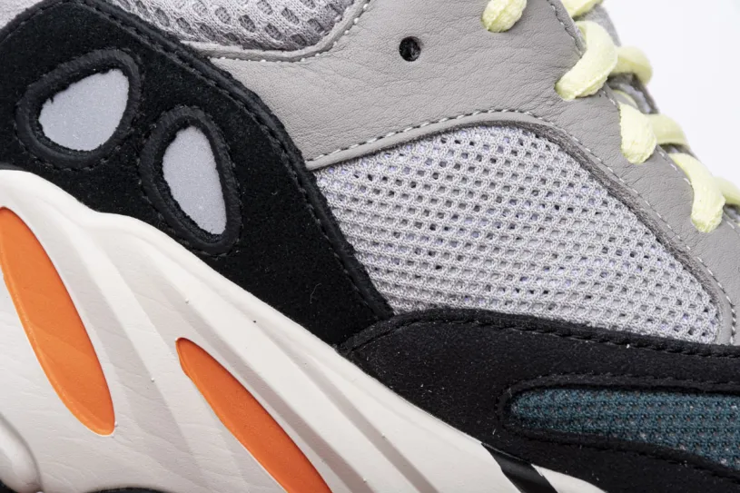 Yeezy Boost 700 OG“Wave Runner” B75571