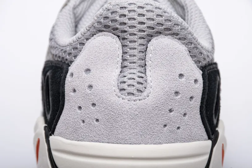 Yeezy Boost 700 OG“Wave Runner” B75571