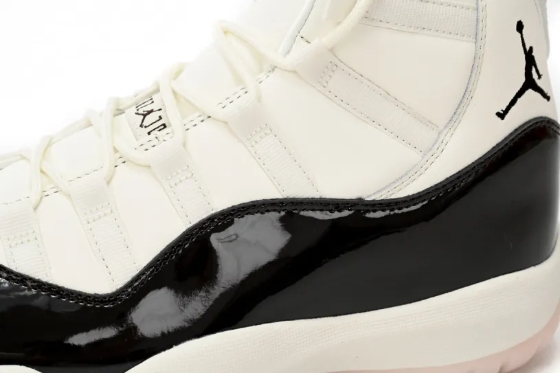 Air Jordan 11 Blue Black WMNS Neapolitan AR0715-101