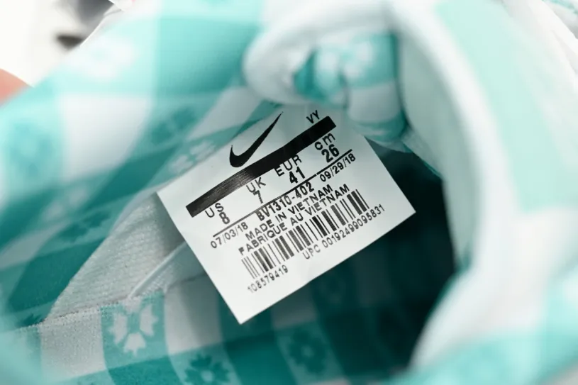 CONCEPTS × Nike Dunks Custom SB Low  Lobster BV1310-402