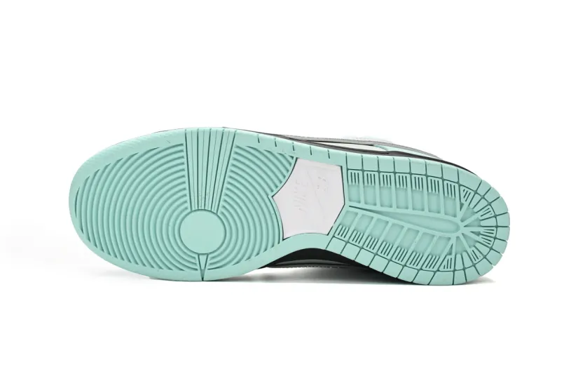 CONCEPTS × Nike Dunks Custom SB Low  Lobster BV1310-402