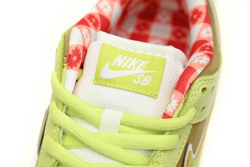 CONCEPTS × Nike Dunks Navy SB Fluorescent Yellow Lobster BV1310-566